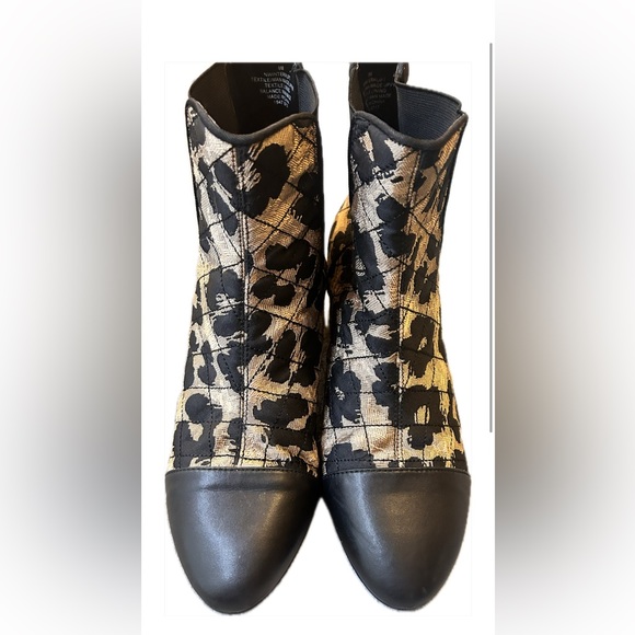 Nine West chelsea boot with modern update. - Picture 4 of 8